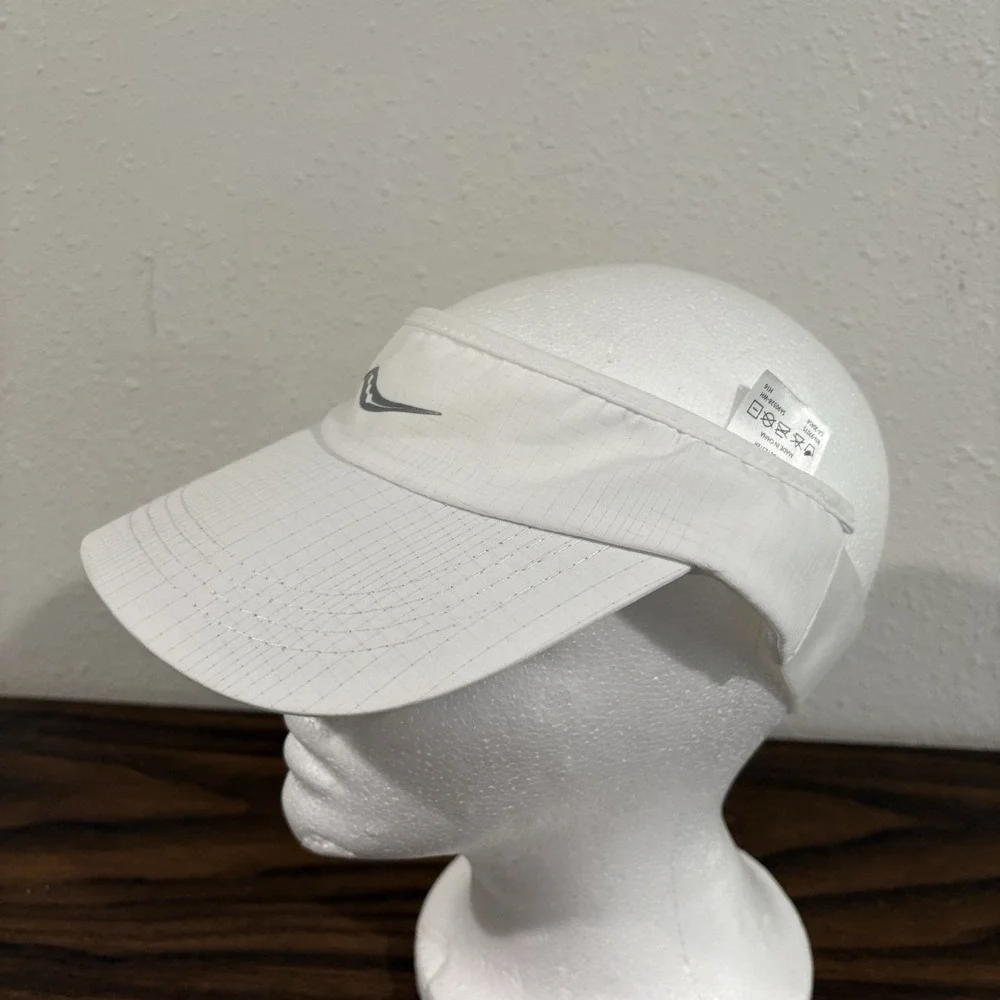 Saucony Running Visor Hat White Lightweight Elastic Stretch Athletic Breathable